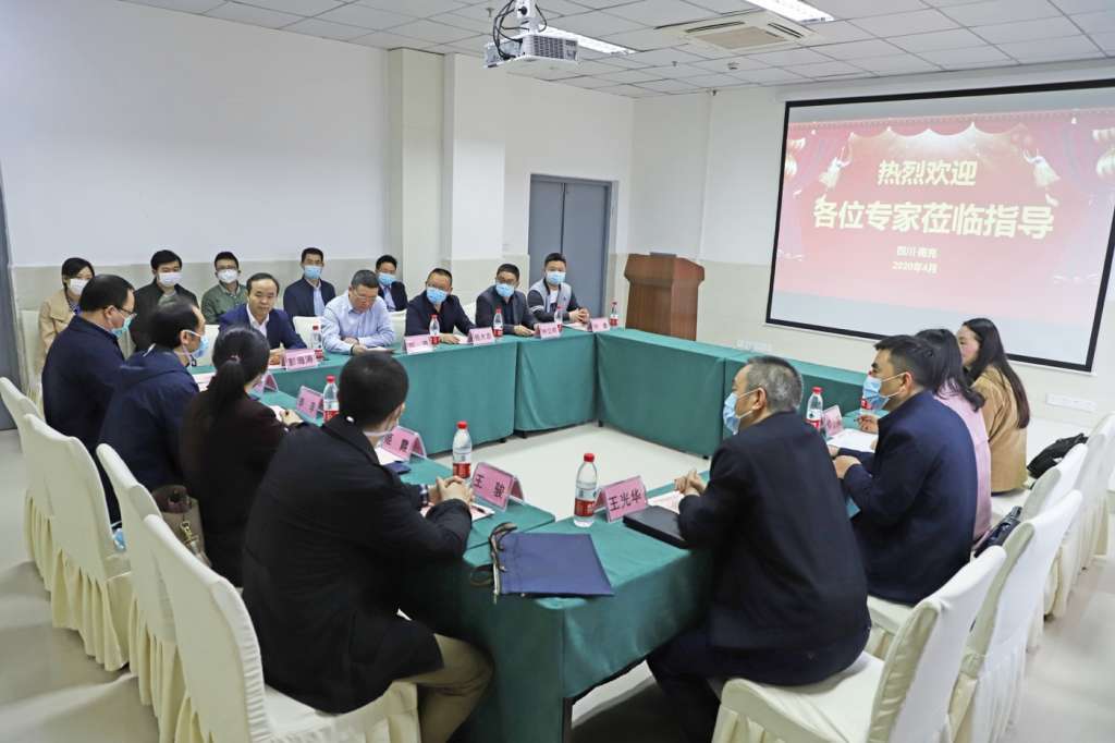 员姬霞带领成都中医药大学附属医院主任中医师李季,副教授尤耀东和副