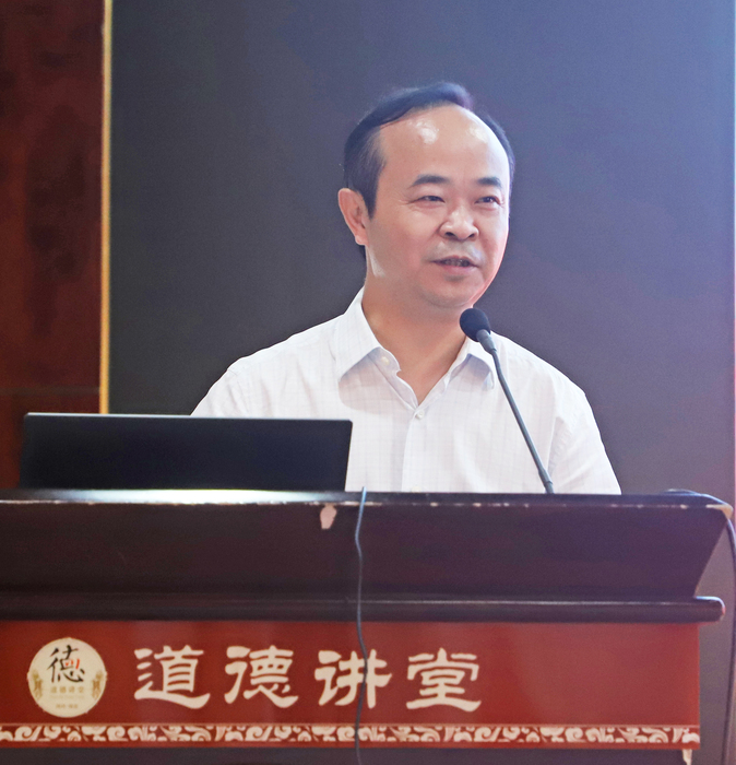 郑和平主持大会 彭海涛讲话 200多名医师受表扬 - 南充市中心医院