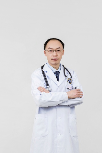 黄斌.jpg