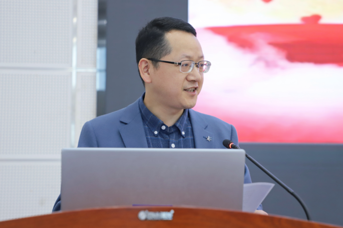 日"活动> 李顺洪代表医院对师生们的到来表示欢迎并简要介绍医院情况